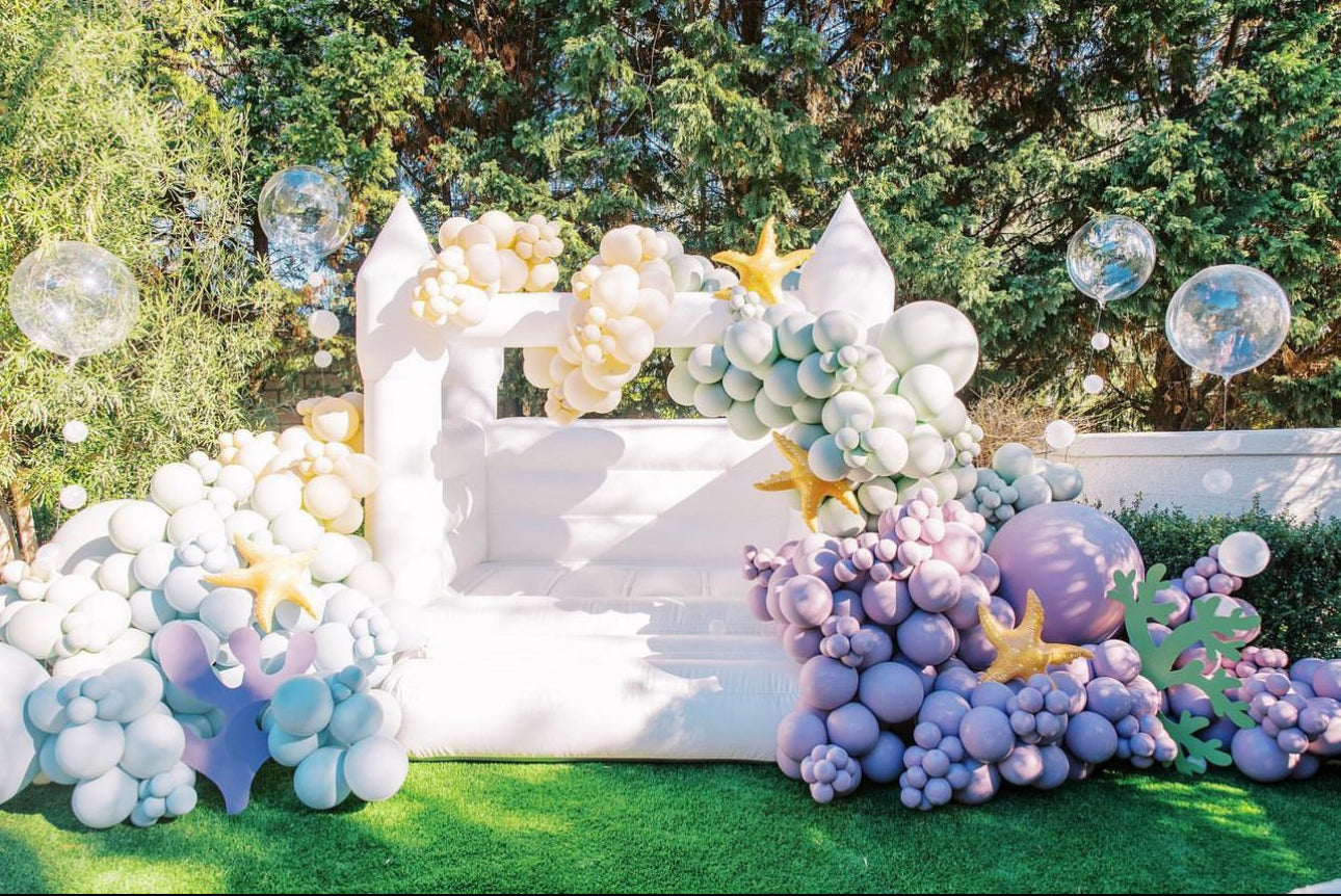 Location Mini château gonflable blanc à Paris