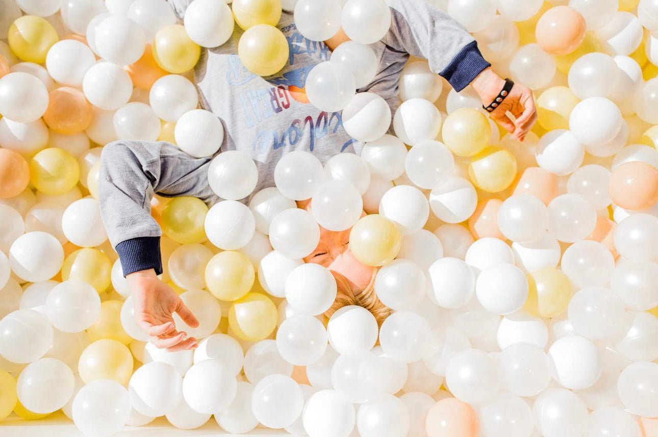 Location Piscine à Balles à Paris-Île de France