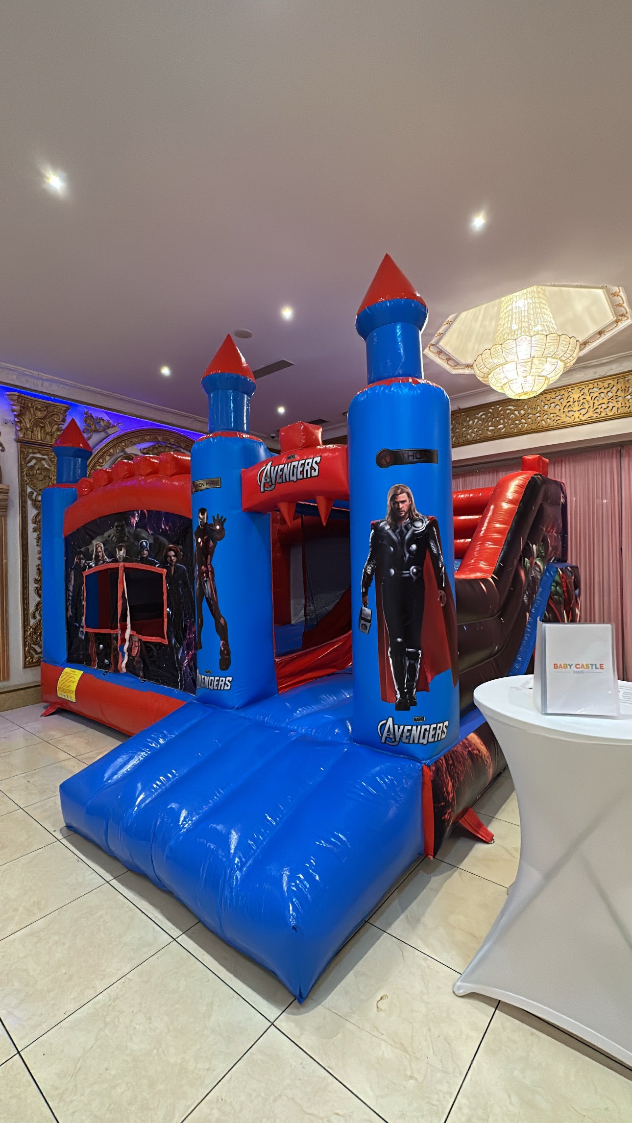 Location Château gonflable Avengers à Paris-Ile de France