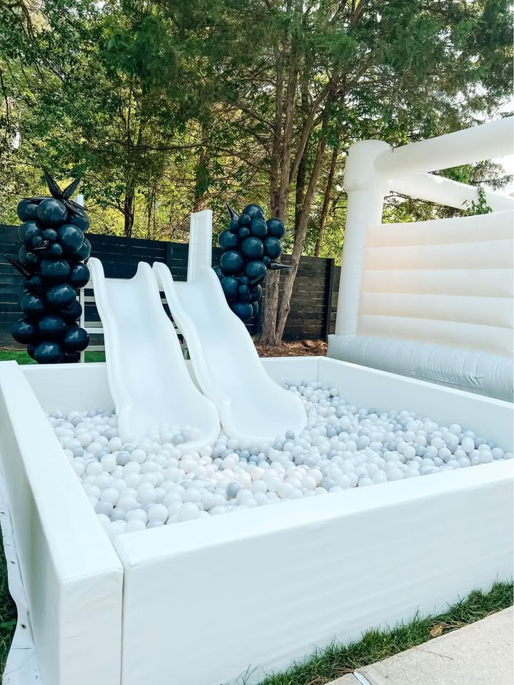 Location Piscine à Balles à Paris-Île de France