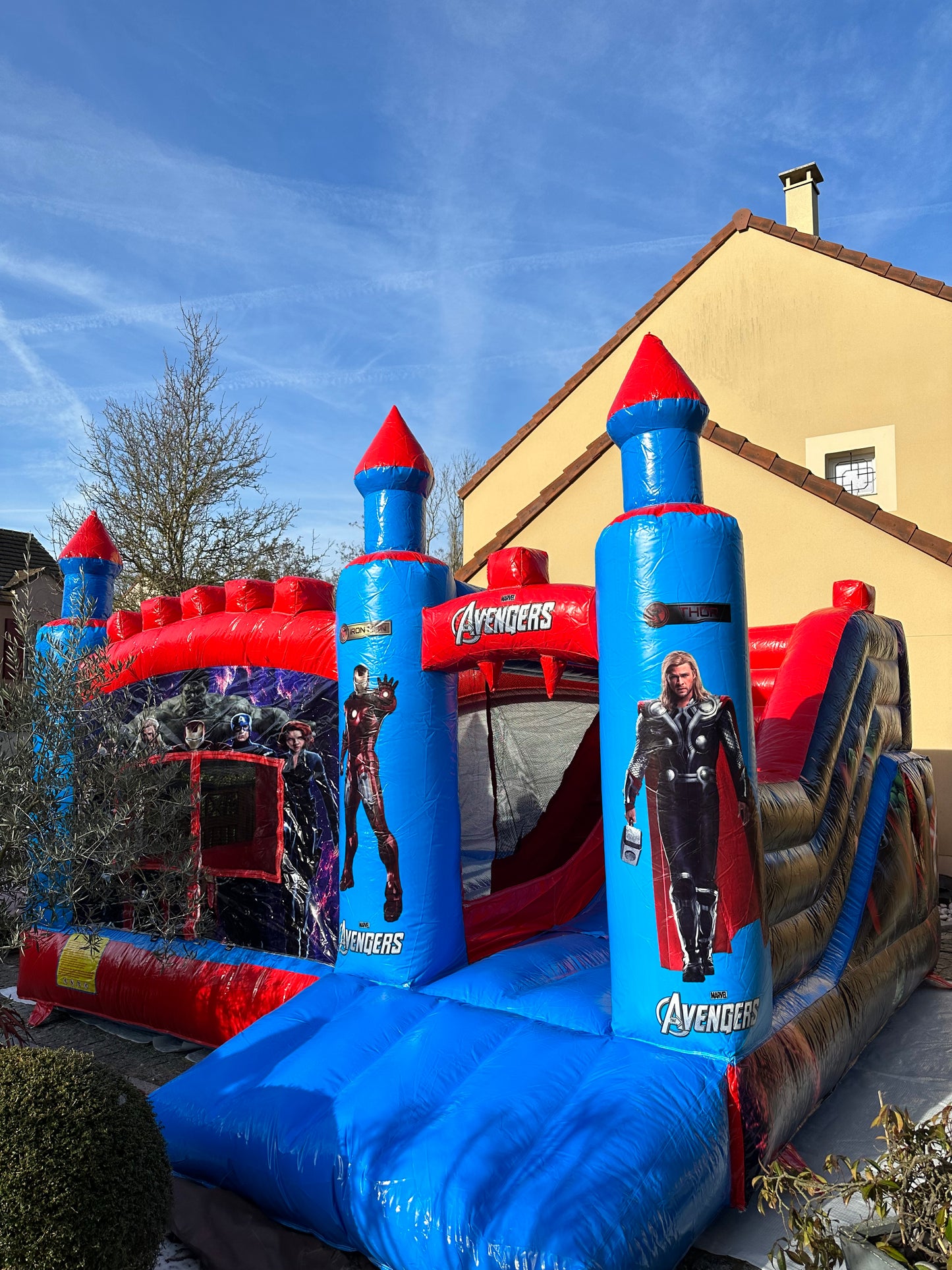 Location Château gonflable Avengers à Paris-Ile de France